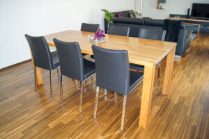 Schreinerei-Styger-Steinerberg-Schwyz-Referenzen-Tisch-Bank-01
