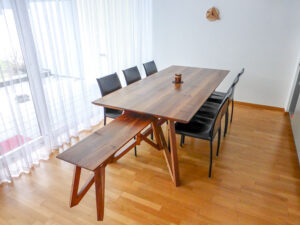 Schreinerei-Styger-Steinerberg-Schwyz-Referenzen-Tisch-Bank-03